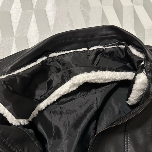 Nice black Jou Jou jacket with removable fuzzy collar XXL - Picture 3 of 9